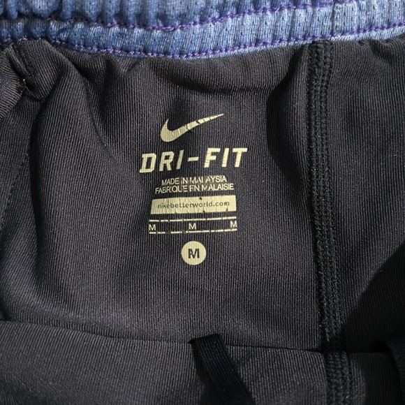 Nike Dri-Fit Women’s Athletic Shorts with Liner - Picture 2 of 3